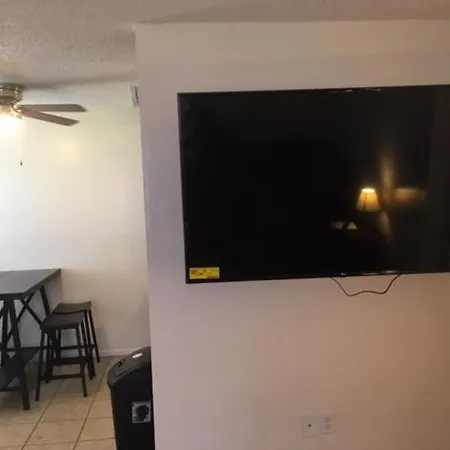 Fully Furnished Two Bedroom Apartment Lawton Exterior photo